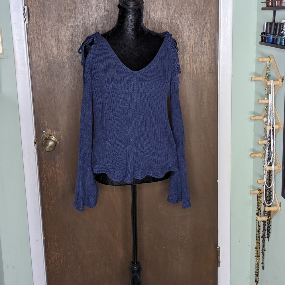 Venus Bell Sleeve Cold Shoulder Tie Top S